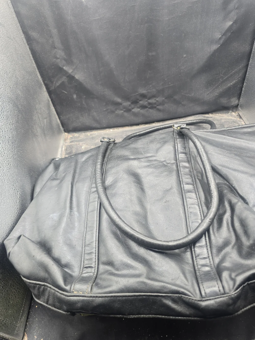Men's Black Leather Messenger Bag with Adjustable Strap